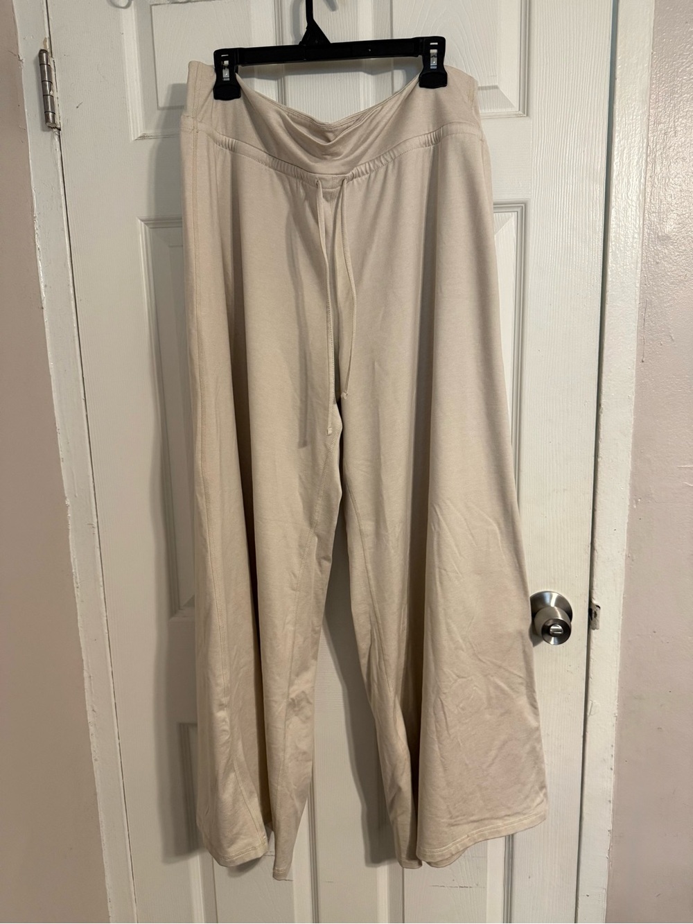 Old Navy Wide-Leg Drawstring Pants in Light Beige